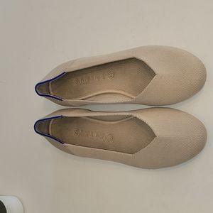 VGUC Rothys round toe, Ecru